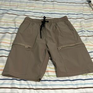 Men’s athletic shorts with zipper front pockets